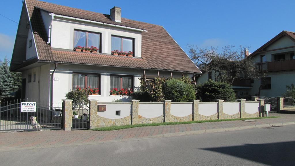 Appartement Privat Magdalena à Bešeňová Extérieur photo